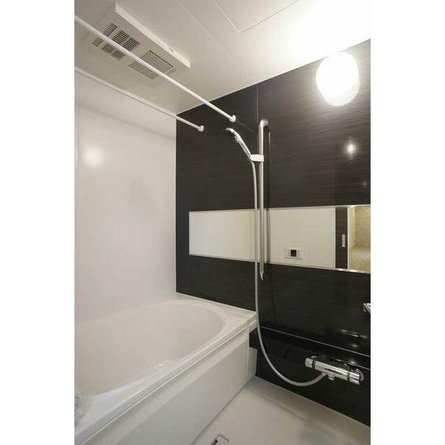 浴室はアクセントパネルを採用しております