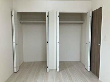 主寝室クローゼット