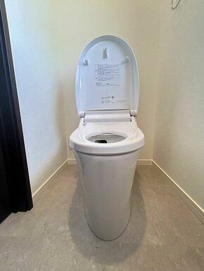「２階トイレ」ウォシュレット付きトイレに新品交換済みです。
