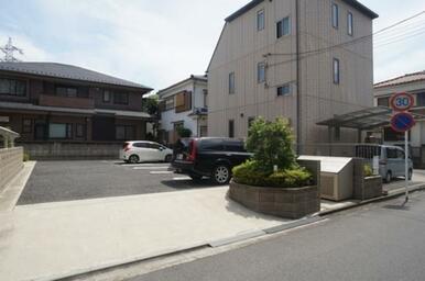 敷地内駐車場有り※空き状況は別途お問い合せ願います。