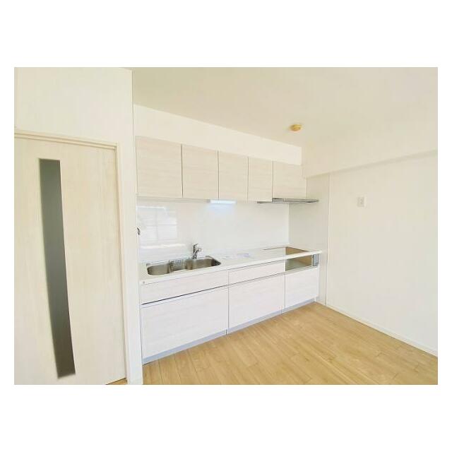 新品交換済のキッチン