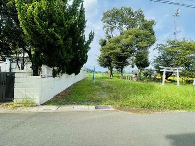 前面道路含む現地写真です