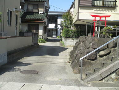 進入路からみた全景