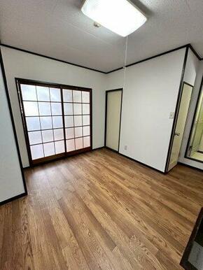 落ち着いた内装です