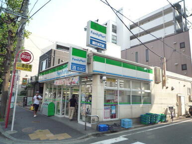 ファミリーマート東白楽駅前店