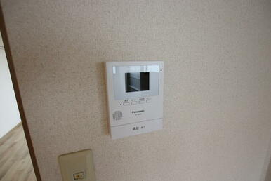 来訪者が確認できるTVモニタ付ドアホン！