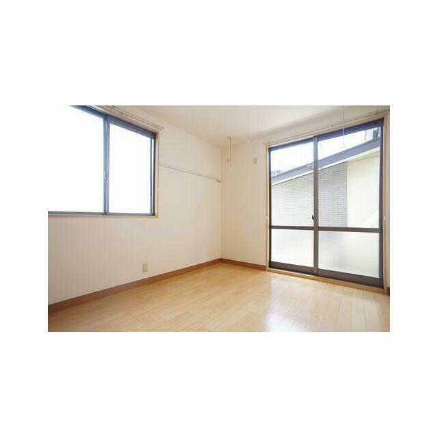 洋室（５．９帖）　角部屋のため採光が２面ございます。