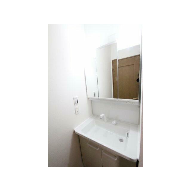 2階にも洗面台があります