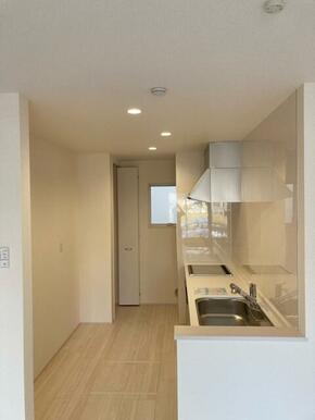 トントンと野菜を刻む音が聞こえてきたり、いい香りが漂ってきそう（1号棟）