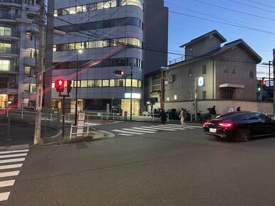 牛込神楽坂駅まで徒歩２分です。