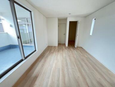 ※家具・調度品等はCG加工にて制作した配置イメージであり、本物件の価格には含まれません。 １号棟　リビング