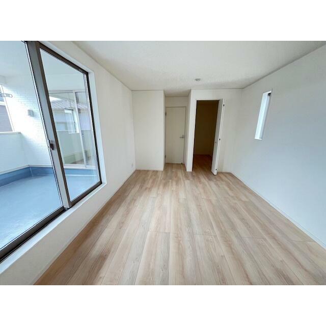 ※家具・調度品等はCG加工にて制作した配置イメージであり、本物件の価格には含まれません。 １号棟　リビング