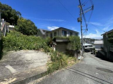 前面道路含む現地写真です