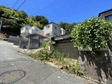 前面道路含む現地写真です