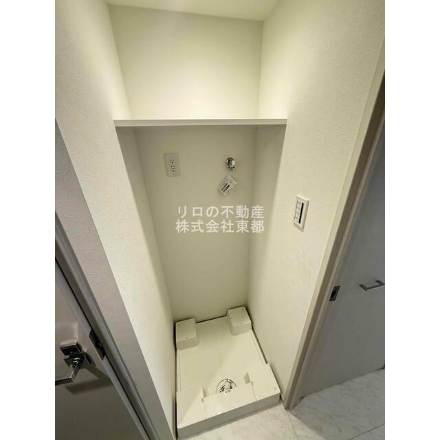 上部収納棚あり！室内洗濯機置き場です♪