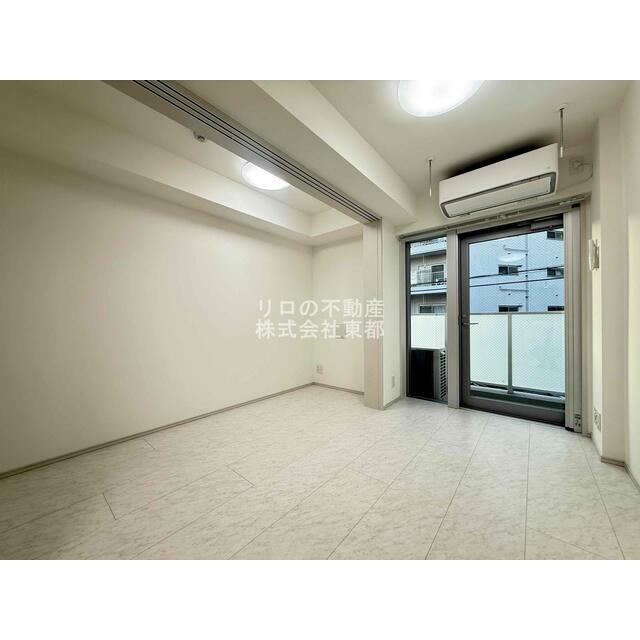 広いリビングでゆったりくつろげる憩いの空間♪