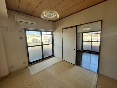 柔らかい畳が心地よい和室