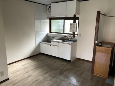 床は明るめの色★