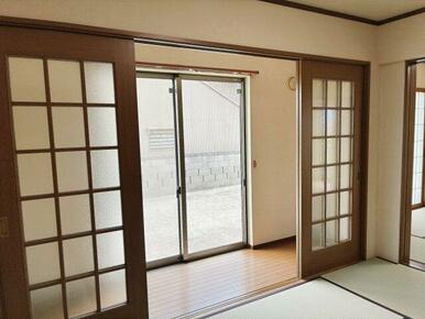 日当たりのよい南向きの広縁
