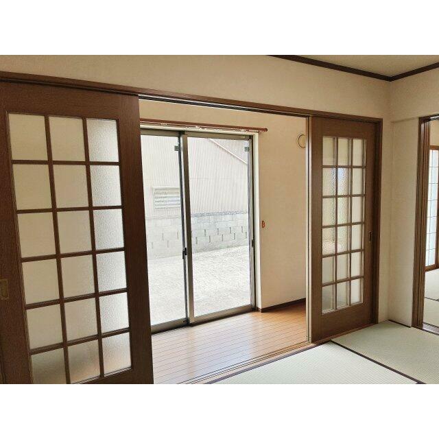 日当たりのよい南向きの広縁