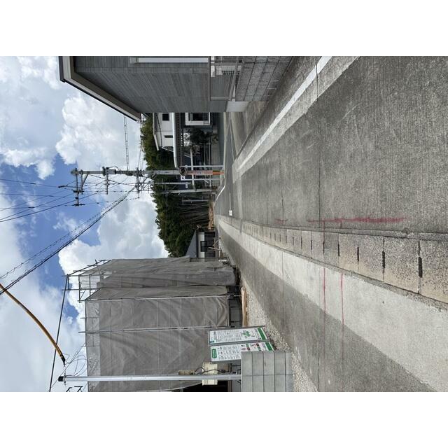 5号棟　前面道路含む現地写真