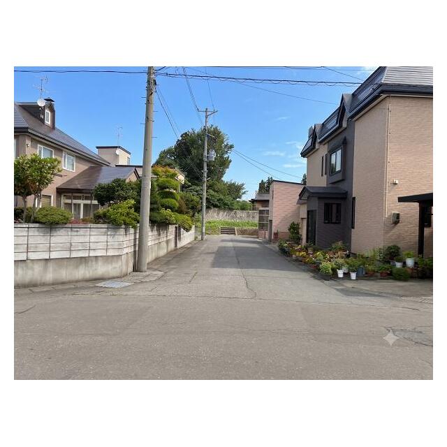南側道路（西より撮影）公道　約6.5ｍ ＡＩにより車を消しております