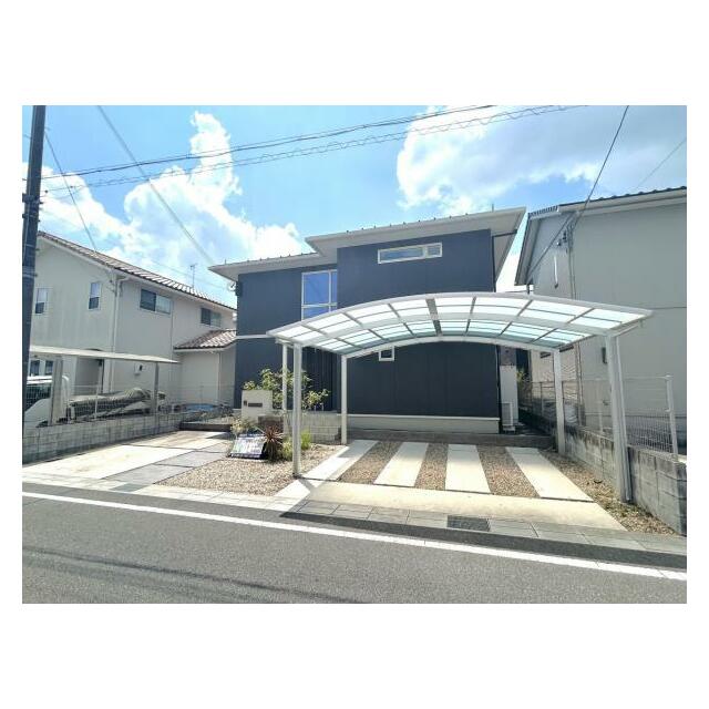 敷地内に並列3台駐車可能です♪