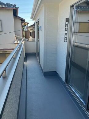 移ろいゆく季節の風をこのバルコニーで感じて（1号棟）