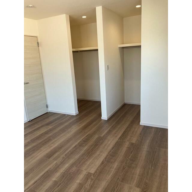 大切な洋服にはきちんと収納場所を用意したい（1号棟）