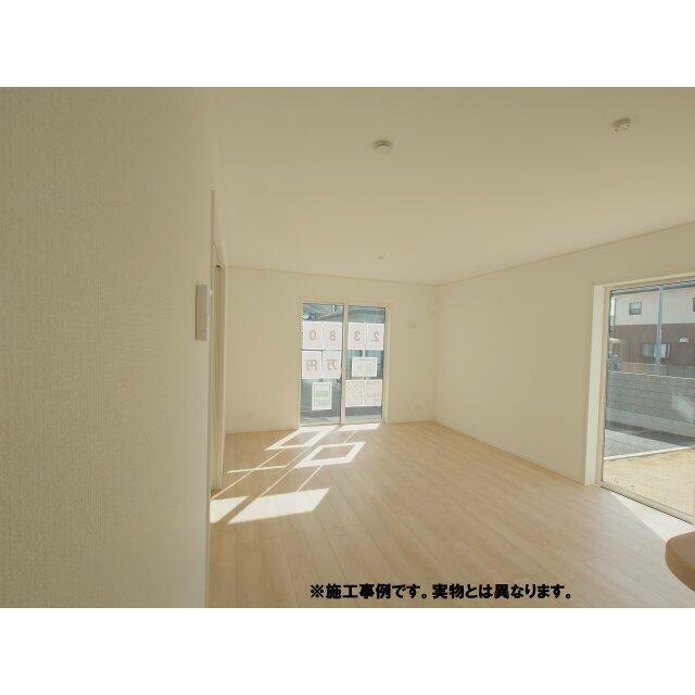 完成予想図 リビング学習用のデスクを小さく追加したりといったアレンジもしやすい１６帖のリビングです。