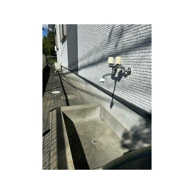 ”お湯”がでる外水栓！BBQ後の油汚れを落としたり、釣り道具を洗浄するのに重宝します。