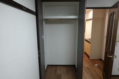 ほかの部屋の写真を使用しております。