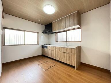 作業スペースが広い！窓のある明るいキッチンです＾＾