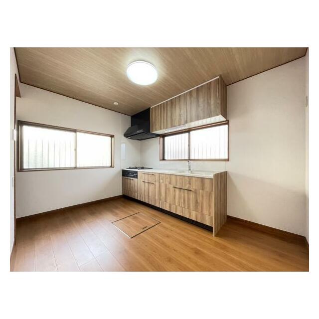 作業スペースが広い！窓のある明るいキッチンです＾＾