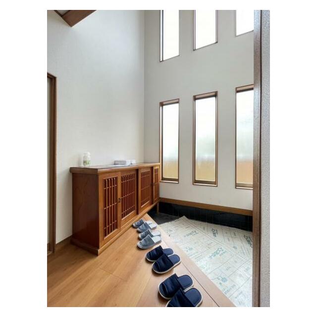 玄関を広く利用できるようシューズボックスを完備！上部が吹き抜けになっており開放感もたっぷり＾＾