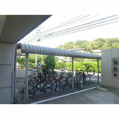 屋根付きです。