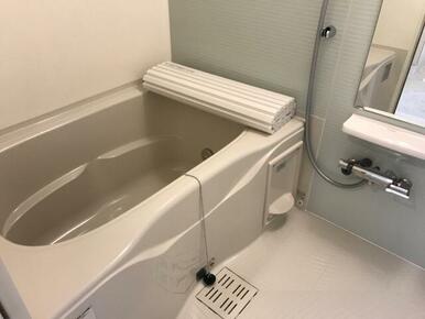 一日の疲れが癒される、落ち着いた雰囲気のバスルームです♪