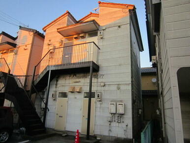 閑静な住宅街に位置しています