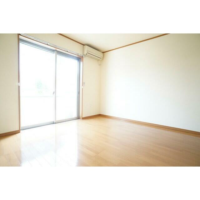 南東向きで明るいお部屋！暖かな日差しが入ります♪