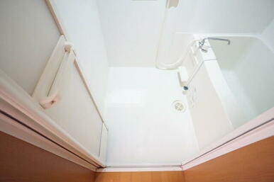 清潔感のある浴室で、１日の疲れを癒しリラックスできます。