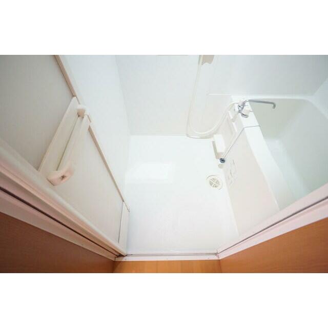 清潔感のある浴室で、１日の疲れを癒しリラックスできます。