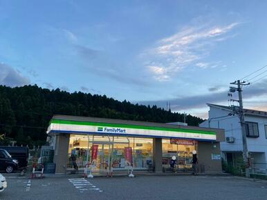 ファミリーマート大山上滝店