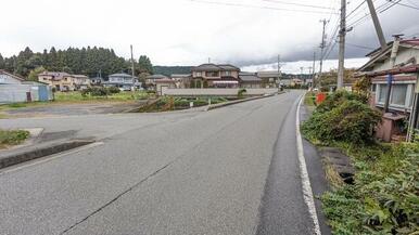 東側前面道路