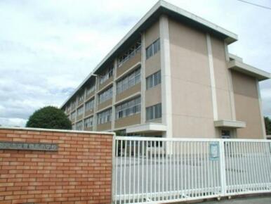 豊郷南小学校　1228ｍ/徒歩16分、車4分