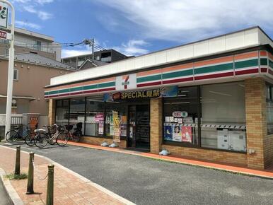 セブンイレブン足立亀田小前店