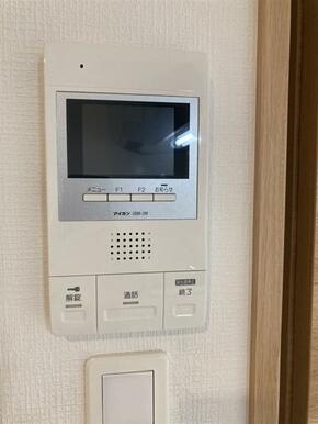 モニター付きオートロックです。