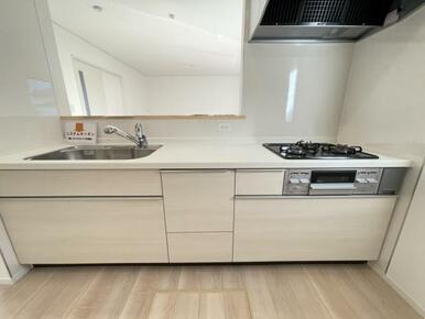 家族の顔が見えるカウンターキッチン！配膳や片付けも楽にできますね＾＾