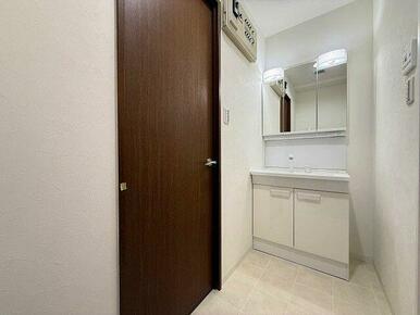 脱衣所　洗面台新規交換済み