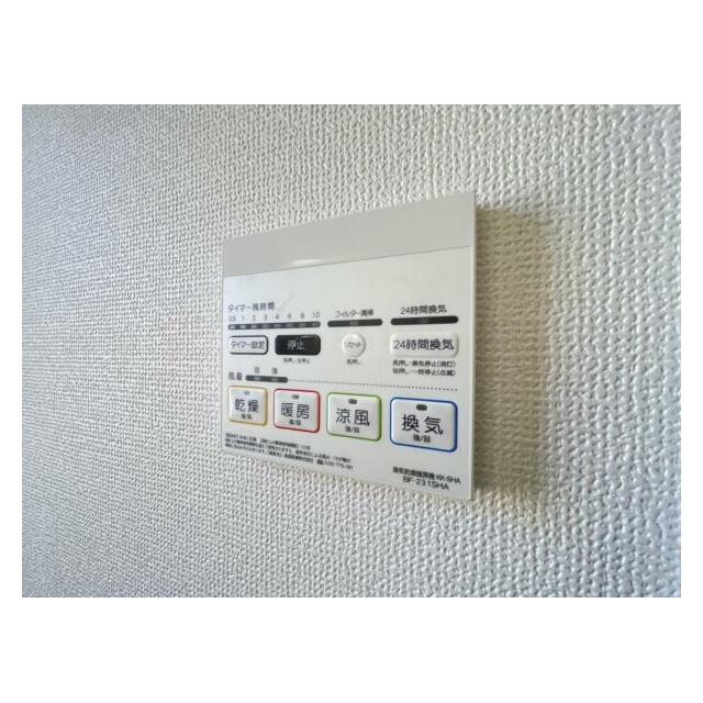 浴室暖房乾燥機は入浴時以外の衣類乾燥室としても利用できるので雨の日のお洗濯も解決！