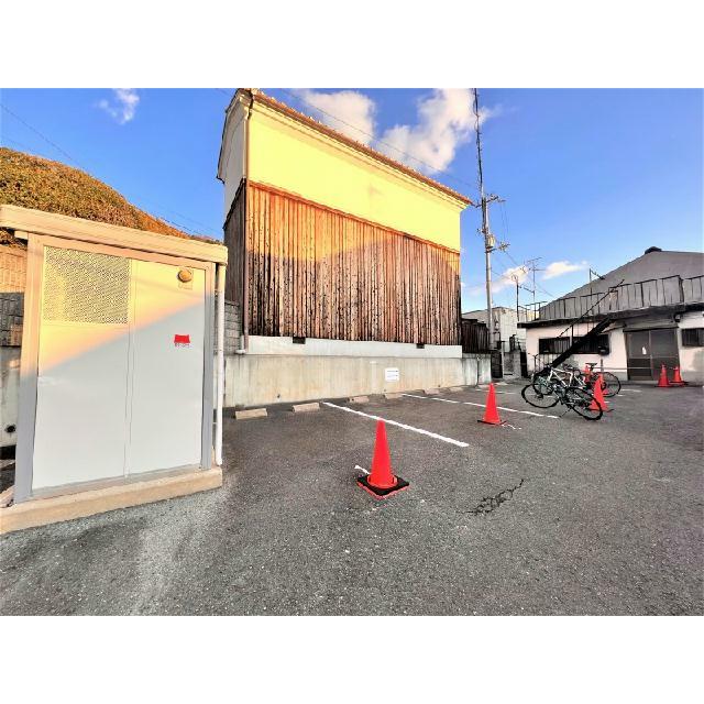駐車場は別料金となります。
